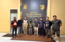 Terduga pelaku saat menyerahkan diri ke Polres OKU Selatan. Foto: dokumen polisi.