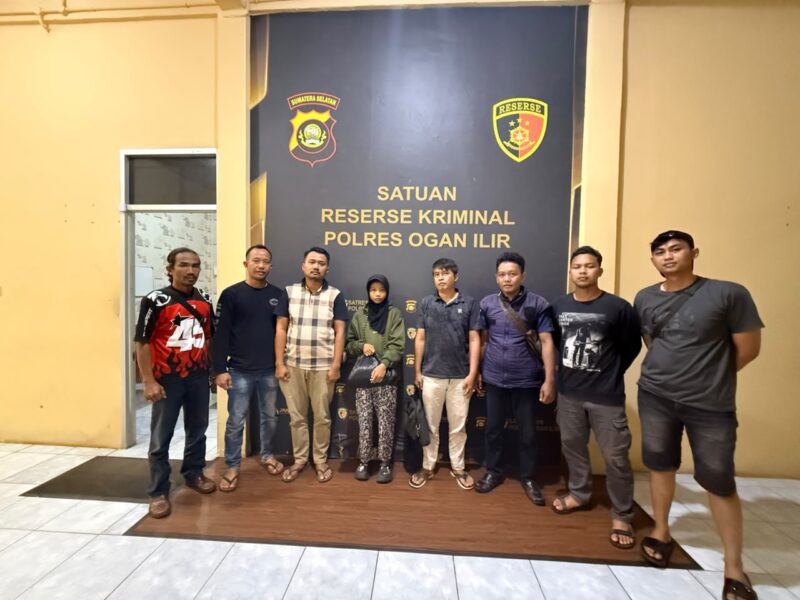 Terduga pelaku saat menyerahkan diri ke Polres OKU Selatan. Foto: dokumen polisi.
