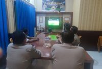 Polsek Buay Madang Timur Polres OKU Timur menggelar kegiatan Nonton Bareng (Nobar) Pesta Bola Dunia 2026 pada Minggu (21/06/2026) dini hari di Mako Polsek BMT.