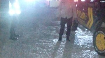Guna menjamin rasa aman bagi masyarakat, 4 personel Polsek Buay Madang Timur Polres OKU Timur dipimpin Aiptu M Ali Amin melaksanakan giat Kegiatan Rutin Yang Ditingkatkan (KRYD) dan Patroli Subuh di Jalan Desa Sumber Asri. 