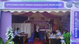fhoto : stand layanan kesehatan gratis UPT rsd besemah dalam rangka hut pagar alam ke-25