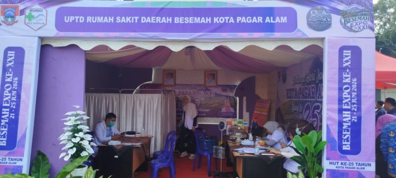fhoto : stand layanan kesehatan gratis UPT rsd besemah dalam rangka hut pagar alam ke-25