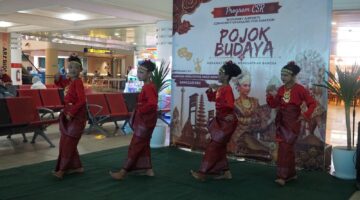 Kegiatan “Pojok Budaya” sebagai bagian dari program Community Upskilling for Aviation di Bandara SMB II Palembang pada, Jumat (19/6/2026).
