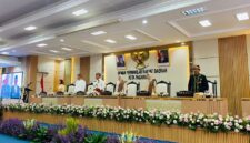 fhoto : ketua dan wakil ketua dprd bersama gubernur sumsel serta walikota dan wakil walikota pagar alam pimpin sidang paripurna hut kota pagar alam ke-25