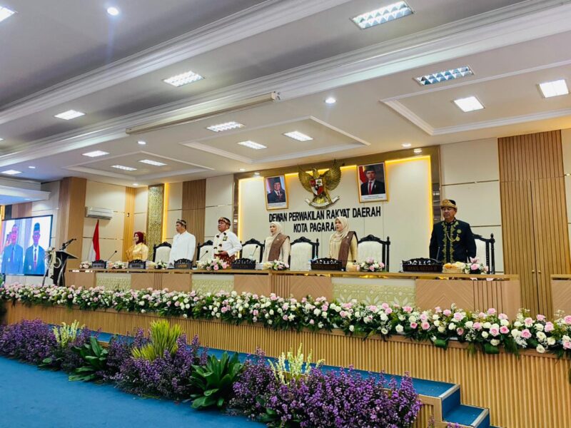 fhoto : ketua dan wakil ketua dprd bersama gubernur sumsel serta walikota dan wakil walikota pagar alam pimpin sidang paripurna hut kota pagar alam ke-25