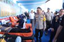 Kapolda Sumsel Irjen Pol Dr. Sandi Nugroho saat meninjau langsung layanan kesehatan gratis.