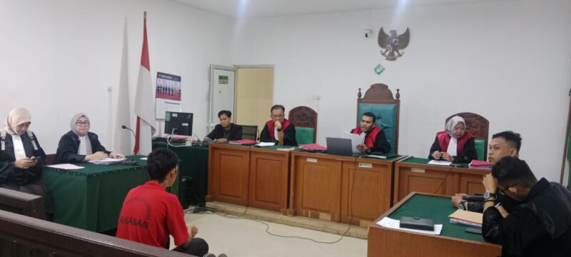 Saat majelis hakim menjatuhkan hukum terhadap Terdakwa Arlangga di sidang PN Palembang, Selasa (23/6/2026)