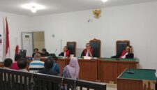 Saat para saksi dihadirkan disidang PN Palembang selasa (23/6/2026) 

Saat Terdakwa  Kurniati Hasda Ayu dihadirkan di PN Palembang, Selasa (23/6/2026)
