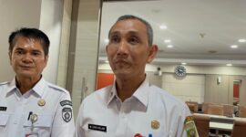 Kepala Dinas PPPA Sumatera Selatan, M. Zaki Aslam saat diwawancarai langsung usai rapat koordinasi di ruang Bina Praja pada, Rabu (24/6/2026). Foto: Tia