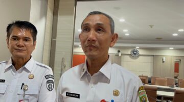 Kepala Dinas PPPA Sumatera Selatan, M. Zaki Aslam saat diwawancarai langsung usai rapat koordinasi di ruang Bina Praja pada, Rabu (24/6/2026). Foto: Tia