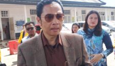 Tim Penasihat hukum Kholizol dan Raga, Darmadi Djufri SH MH saat di temui di PN Tipikor Palembang, Kamis (25/6/2026)