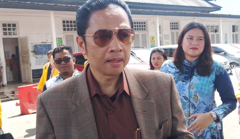 Tim Penasihat hukum Kholizol dan Raga, Darmadi Djufri SH MH saat di temui di PN Tipikor Palembang, Kamis (25/6/2026)