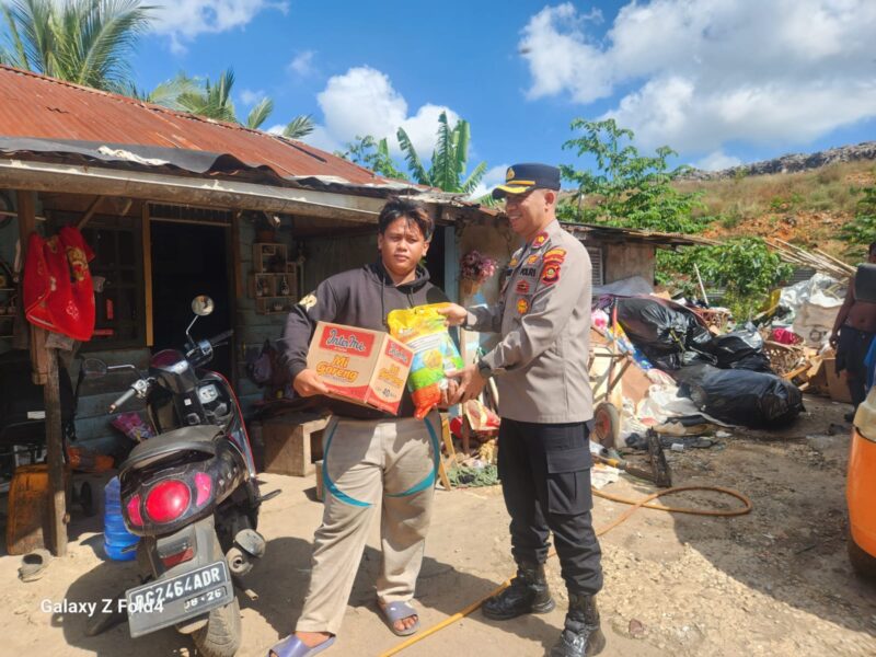 Foto : bantun sembako dari kapolsek sukarami
