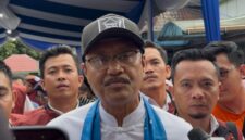 Menteri Sosial RI, Syaifullah Yusuf saat diwawancarai langsung usai acara Open House Sekolah Rakyat di SRMA 7 Palembang, Minggu (28/6/2026). Foto: Tia