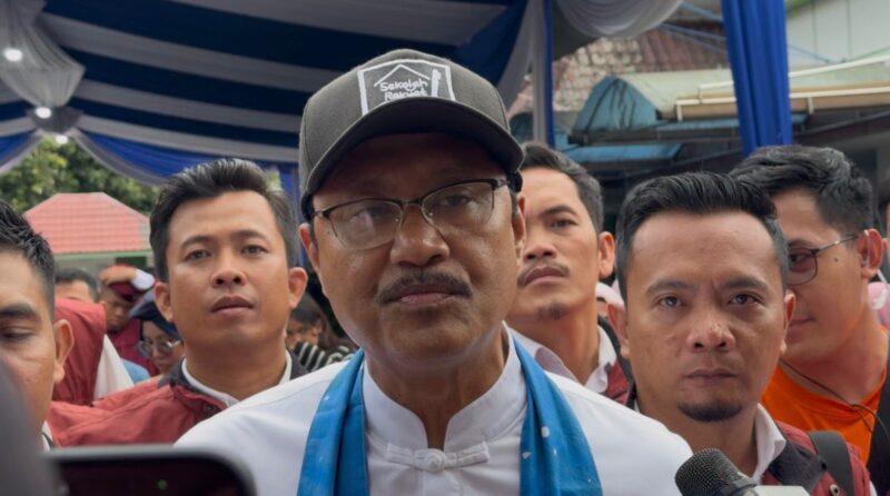 Menteri Sosial RI, Syaifullah Yusuf saat diwawancarai langsung usai acara Open House Sekolah Rakyat di SRMA 7 Palembang, Minggu (28/6/2026). Foto: Tia