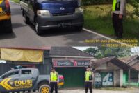 Personel Polsek Buay Madang Timur melakukan pemantauan kendaraan roda empat saat menggelar patroli KRYD, dan memantau situasi kamtibmas, serta mengantisipasi kerawanan kejahatan jalanan dalam giat patroli sore. Giat ini dilaksanakan guna mempersempit ruang gerak pelaku tindak pidana 3C di wilayah hukum Polsek Buay Madang Timur. 