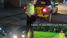 Personel Polsek Buay Madang Timur, Polres OKU Timur, melaksanakan pengamanan wilayah melalui Kegiatan Rutin Yang Ditingkatkan (KRYD) dan patroli dialogis lintas waktu (malam, subuh, dan siang) di kawasan Desa Banyumas Asri, Sumber Harjo, dan Sumber Mulyo.