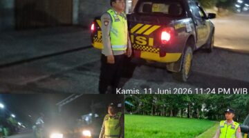 Personel Polsek Buay Madang Timur, Polres OKU Timur, melaksanakan pengamanan wilayah melalui Kegiatan Rutin Yang Ditingkatkan (KRYD) dan patroli dialogis lintas waktu (malam, subuh, dan siang) di kawasan Desa Banyumas Asri, Sumber Harjo, dan Sumber Mulyo.