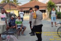 Personel Polsek Buay Madang Timur menyambangi dan berdialog langsung dengan warga di Desa Metro Rejo, Kecamatan Buay Madang Timur, Kabupaten OKU Timur, Sumatra Selatan. 