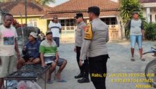 Personel Polsek Buay Madang Timur menyambangi dan berdialog langsung dengan warga di Desa Metro Rejo, Kecamatan Buay Madang Timur, Kabupaten OKU Timur, Sumatra Selatan. 