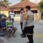 Personel Polsek Buay Madang Timur menyambangi dan berdialog langsung dengan warga di Desa Metro Rejo, Kecamatan Buay Madang Timur, Kabupaten OKU Timur, Sumatra Selatan. 