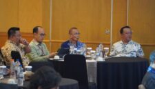 fhoto : kadiskominfo bersama sekretaris turut hadiri forum komunikasi digital 