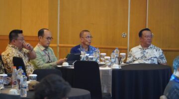 fhoto : kadiskominfo bersama sekretaris turut hadiri forum komunikasi digital 