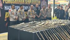 Pemusnahan senpi ilegal di lapangan Tembak Brimob Polda Sumsel.
