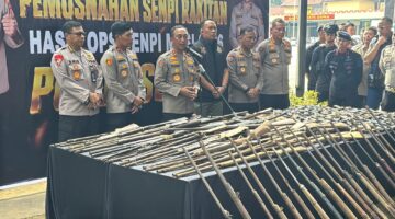 Pemusnahan senpi ilegal di lapangan Tembak Brimob Polda Sumsel.