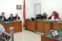 Kedua terdakwa dihadirkan di Pengadilan Tipikor Palembang pada Senin (6/7/2026) untuk menjalani pemeriksaan dalam persidangan.