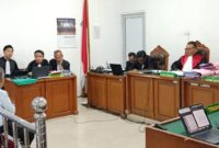 Kedua terdakwa dihadirkan di Pengadilan Tipikor Palembang pada Senin (6/7/2026) untuk menjalani pemeriksaan dalam persidangan.