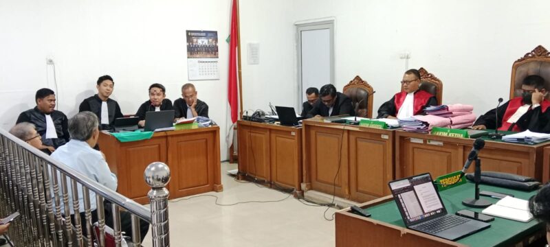 Kedua terdakwa dihadirkan di Pengadilan Tipikor Palembang pada Senin (6/7/2026) untuk menjalani pemeriksaan dalam persidangan.