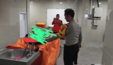 Korban dievakuasi ke RS Bhayangkara Palembang.