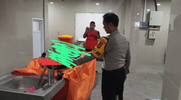Korban dievakuasi ke RS Bhayangkara Palembang.