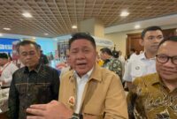 Gubernur Sumsel, Herman Deru saat diwawancarai usai membuka kegiatan Sultan Muda Fair 2026 di Kantor OJK Sumsel pada, Senin (6/7/2026). Foto: Tia