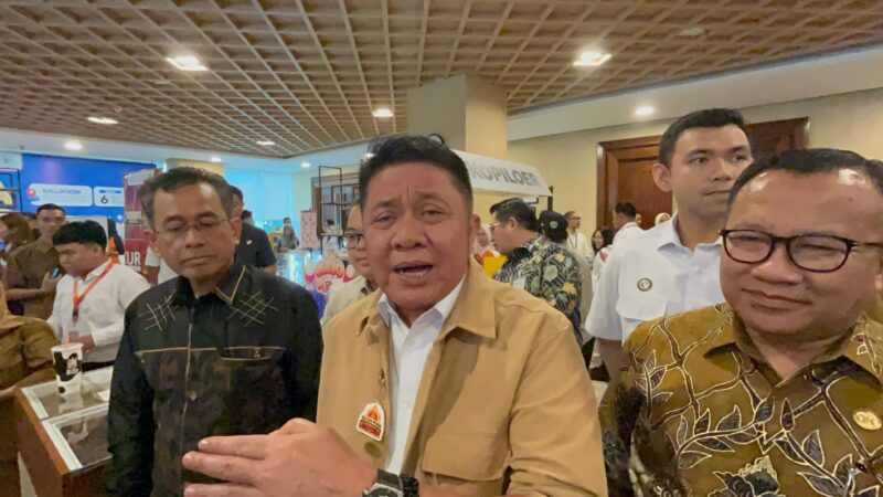 Gubernur Sumsel, Herman Deru saat diwawancarai usai membuka kegiatan Sultan Muda Fair 2026 di Kantor OJK Sumsel pada, Senin (6/7/2026). Foto: Tia