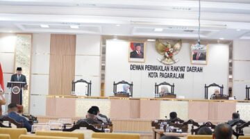 fhoto :paripurna dprd kota pagar alam dengan agenda laporan komisi terhadap raperda lpp apbd kota pagar alam tahun 2025
