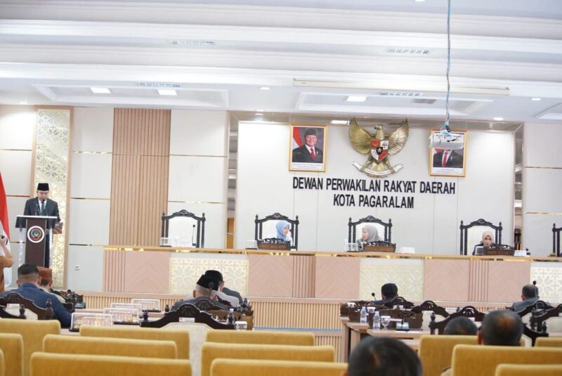 fhoto :paripurna dprd kota pagar alam dengan agenda laporan komisi terhadap raperda lpp apbd kota pagar alam tahun 2025