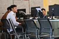 Foto :  pegawai rs bari saat membuat laporan polisi