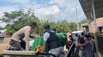 Polsek Muara Pinang Bantu Antar Jenazah Warga dengan Mobil Dinas