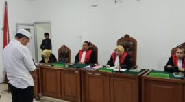 Saat majelis hakim bacakan putusan terhadap terdakwa Alamsyah di sidang PN Tipikor Palembang, Kamis (9/7/2026)