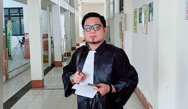 Saat tim kuasa kedua terdakwa ,Syarief Fahtul SH.Mkn ditemui di PN Palembang, Kamis (9/7/2026)