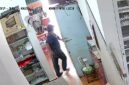 Beraksi Pelaku Pencurian di Toko ABA Terekam CCTV