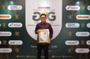 keterangan foto:
Direktur Manajemen Risiko PGN Eri Surya Kelana mewakili PGN menerima Indonesia Excellence Good Corporate Governance Ethics in Supporting National Energy Diversification and Transition - Oil and Gas Category pada ajang Indonesia Excellence Good Corporate Governance (GCG) Award 2026 yang diselenggarakan oleh Warta Ekonomi. Penyerahan penghargaan ini digelar di Jakarta, (30/6/2026).