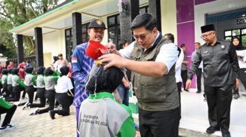 fhoto : pecah kendi dan penyiraman pembukaan diklat paskibraka kota pagar alam