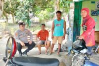 Personel Polsek Buay Madang Timur, Aiptu M Ali Amin, berdialog langsung memberikan imbauan Kamtibmas kepada warga di Desa Berasan Mulya, Kecamatan Buay Madang Timur, Kabupaten OKU Timur. 