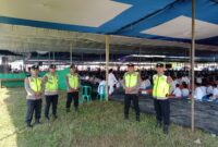 Sejumlah personel Kepolisian sektor Buay Madang Timur Polres OKU Timur bersiaga mengamankan jalannya Pengajian Akbar dalam rangka Harlah Jam'iyyah Ahlith Thoriqoh Al-Mu'tabarah An-Nahdliyah (JATMAN) ke-XXII di Desa Sumber Mulyo, Kecamatan Buay Madang Timur, Kabupaten OKU Timur. 