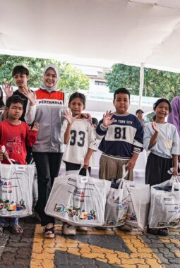 Pertamina Patra Niaga Dukung Program Pertamina Berbagi Seragam Sekolah, Sembako, dan Pemberdayaan Usaha