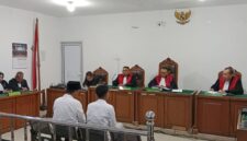 Saat majelis hakim bacakan putusan sela di persidangan yang digelar di PN Tipikor Palembang selasa (14/7/2026)