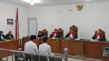 Saat majelis hakim bacakan putusan sela di persidangan yang digelar di PN Tipikor Palembang selasa (14/7/2026)